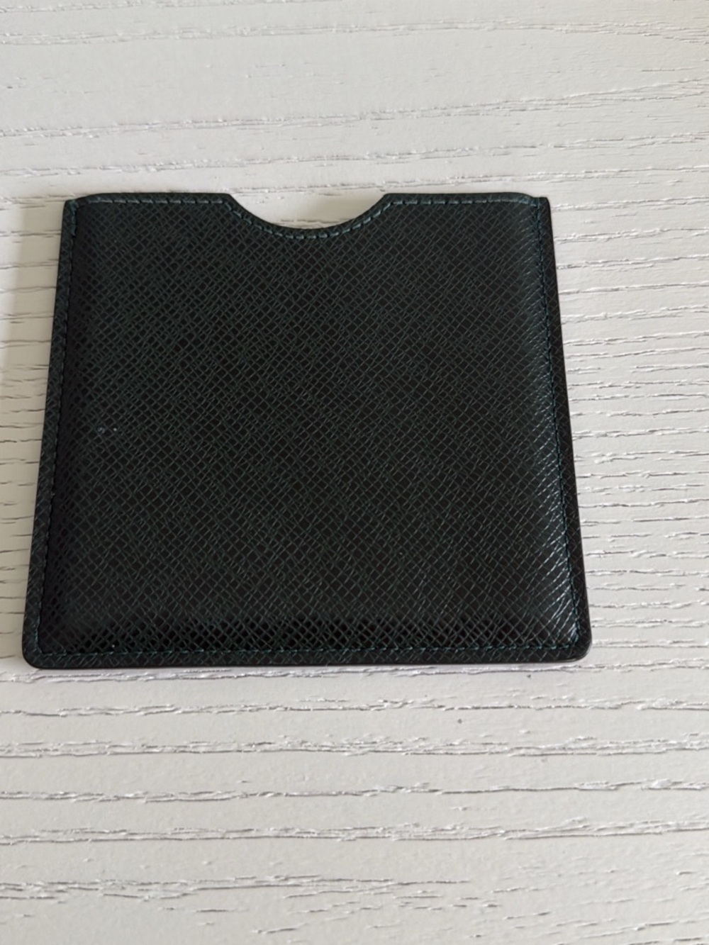 Authentic RARE Louis Vuitton Dark Green Taiga Leather Card Holder - Picture 2 of 9